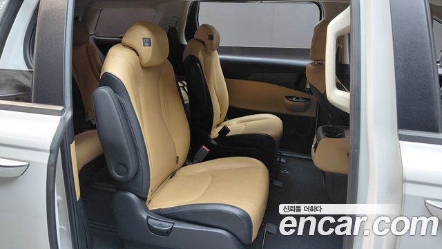 Kia Canival 2021 — photo 17