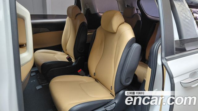 Kia Canival 2021 — photo 18