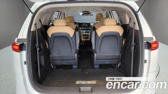Kia Canival 2021 — photo 22