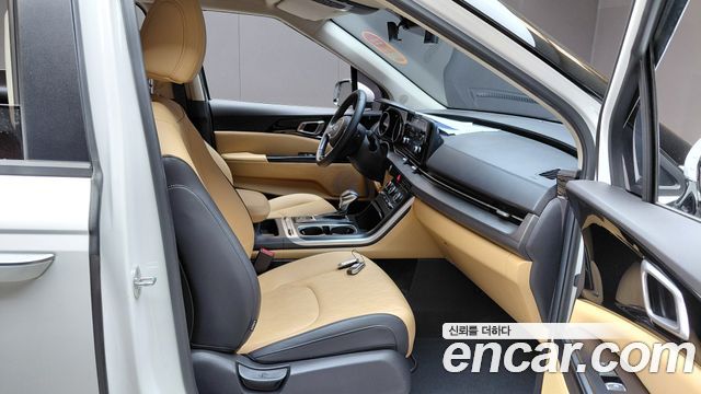 Kia Canival 2021 — photo 16