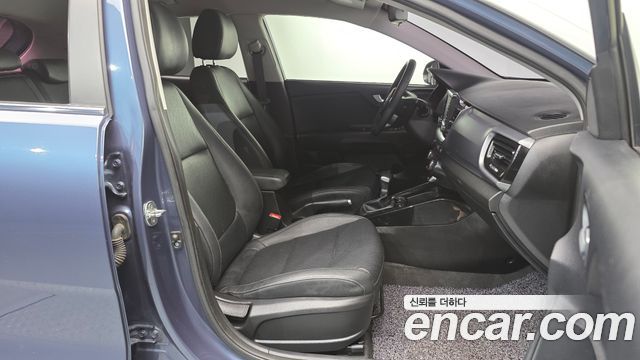 Kia Stonic 2018 — photo 17
