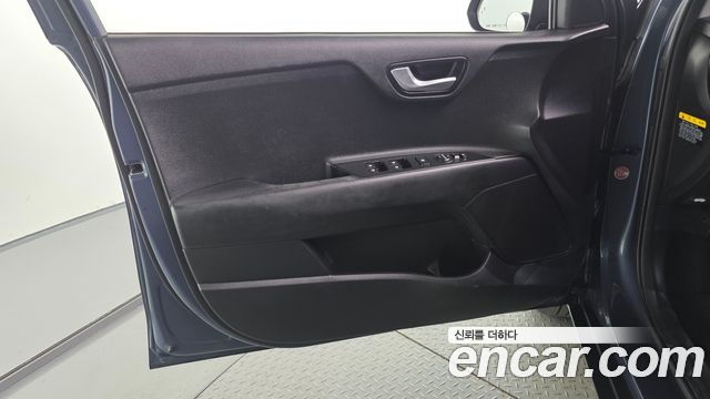 Kia Stonic 2018 — photo 14