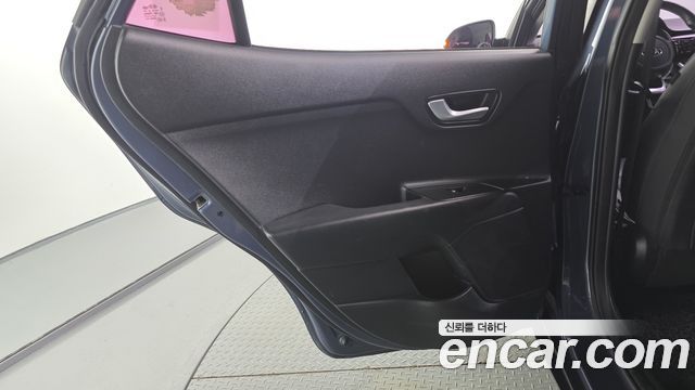 Kia Stonic 2018 — photo 15
