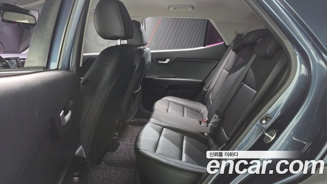 Kia Stonic 2018 — photo 16
