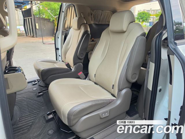 Kia Canival 2021 — photo 16