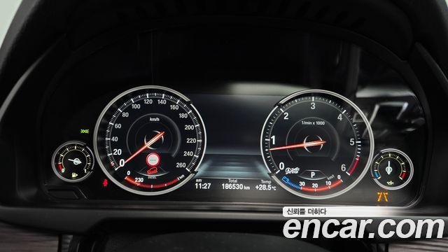 BMW X5 2018 — photo 8
