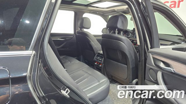 BMW X5 2018 — photo 11