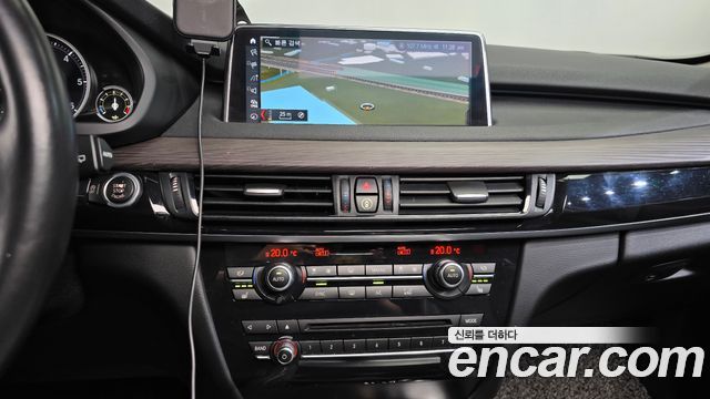 BMW X5 2018 — photo 12