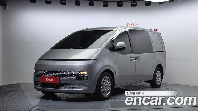 Hyundai Staria 2025 — photo 1