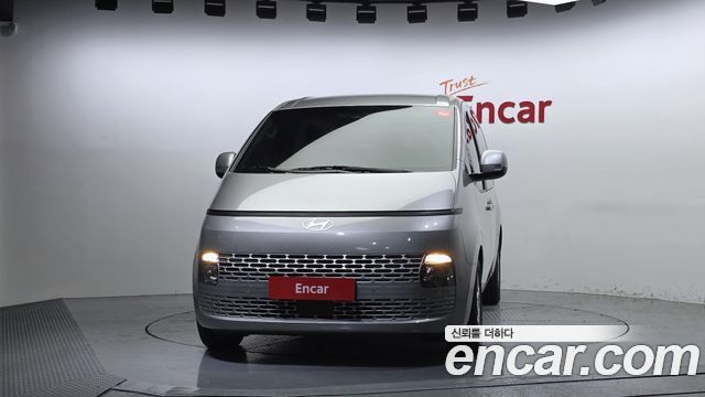 Hyundai Staria 2025 — photo 3