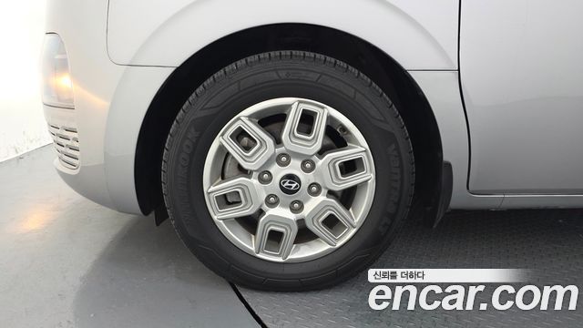 Hyundai Staria 2025 — photo 5