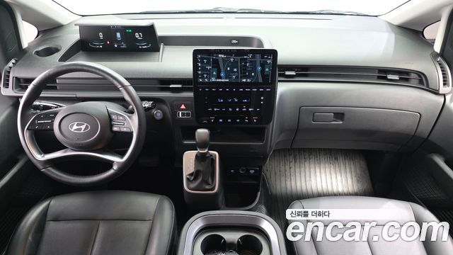 Hyundai Staria 2025 — photo 7