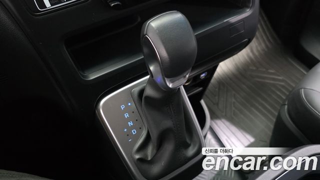 Hyundai Staria 2025 — photo 9