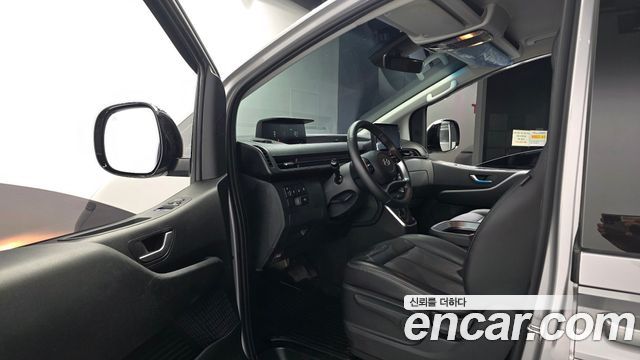 Hyundai Staria 2025 — photo 10