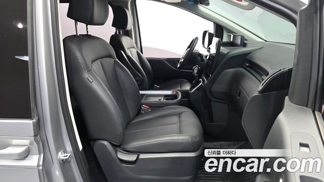 Hyundai Staria 2025 — photo 11