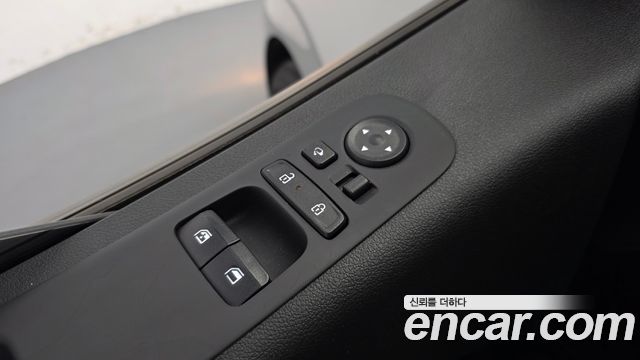 Hyundai Staria 2025 — photo 19