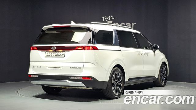 Kia Canival 2021 — photo 2