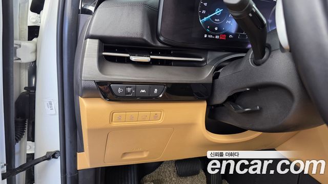 Kia Canival 2021 — photo 16