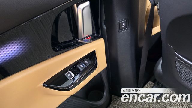 Kia Canival 2021 — photo 18