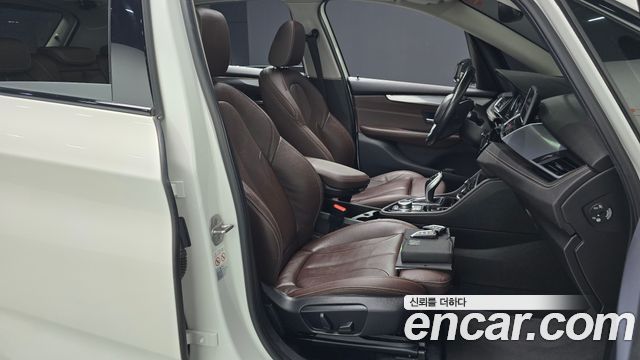 BMW 2-Series 2021 — photo 16
