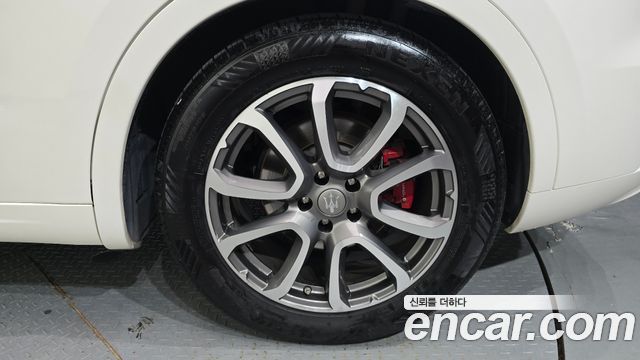 Maserati Levante 2018 — photo 7