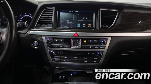 Genesis G80 2018 — photo 16