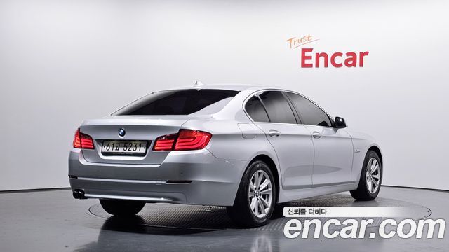 BMW 5-Series 2011 — photo 2