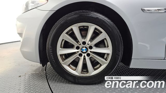BMW 5-Series 2011 — photo 5