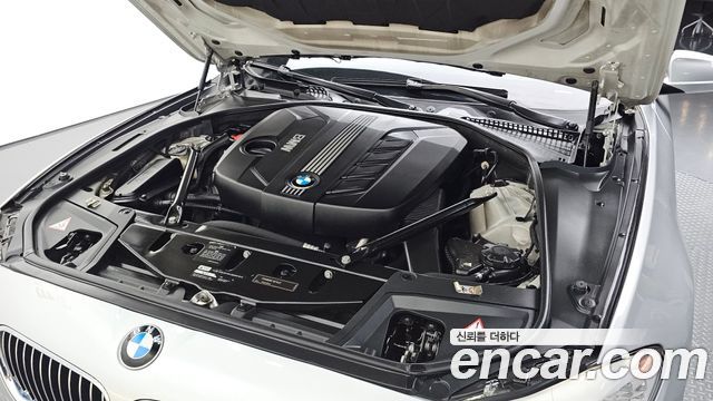 BMW 5-Series 2011 — photo 6