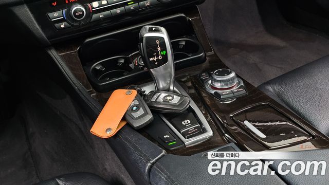 BMW 5-Series 2011 — photo 12