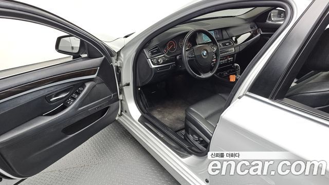 BMW 5-Series 2011 — photo 13