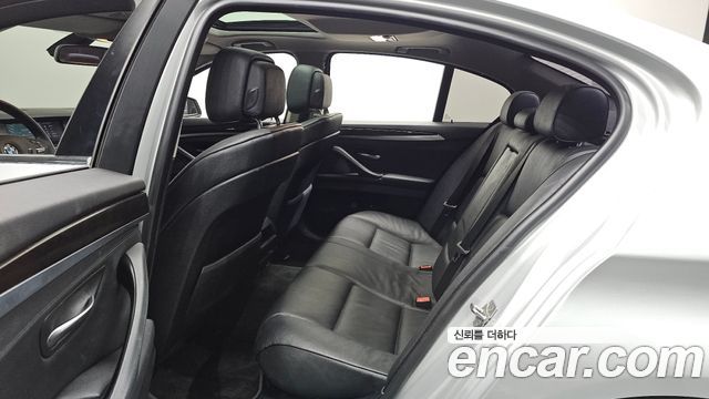 BMW 5-Series 2011 — photo 17