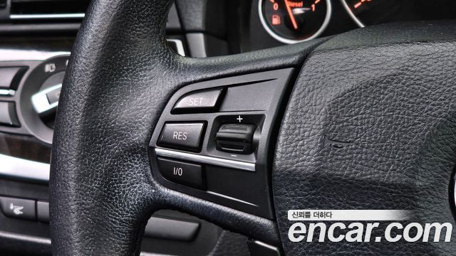 BMW 5-Series 2011 — photo 19