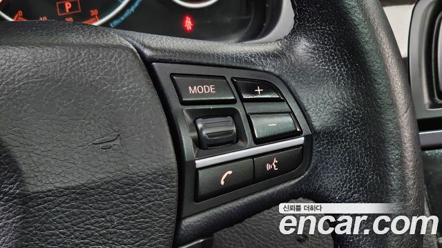 BMW 5-Series 2011 — photo 20