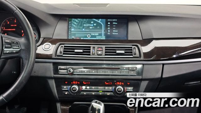 BMW 5-Series 2011 — photo 22