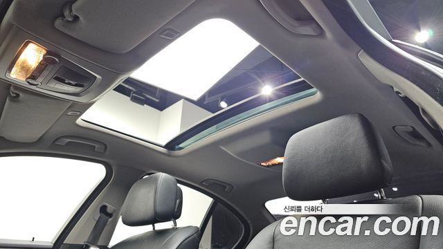 BMW 5-Series 2011 — photo 24
