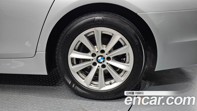 BMW 5-Series 2011 — photo 7