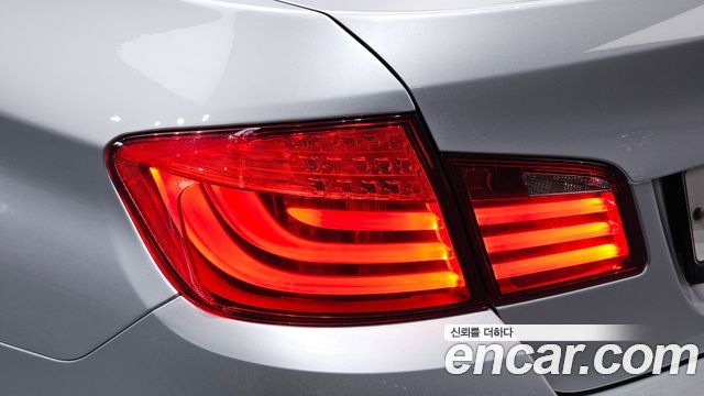 BMW 5-Series 2011 — photo 9