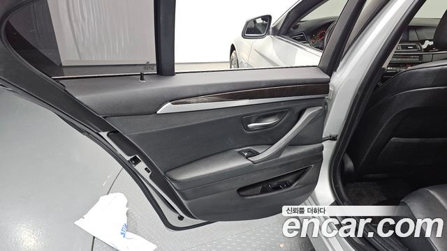 BMW 5-Series 2011 — photo 15