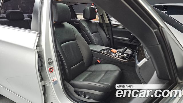 BMW 5-Series 2011 — photo 16