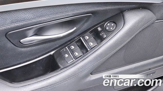 BMW 5-Series 2011 — photo 27