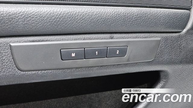 BMW 5-Series 2011 — photo 29