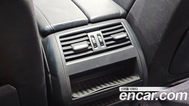 BMW 5-Series 2011 — photo 30