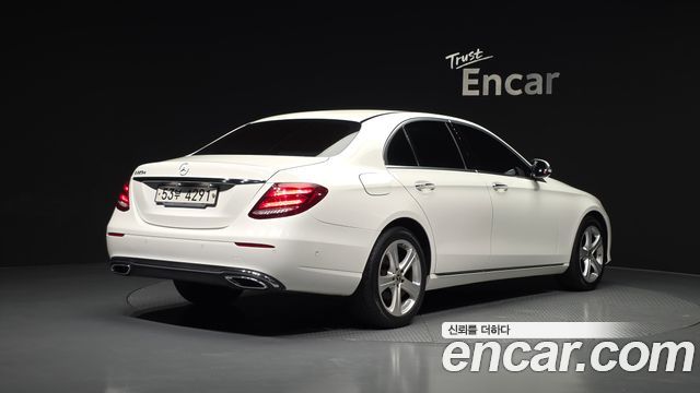 Mercedes-Benz E-Class 2018 — photo 2