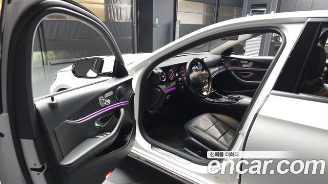 Mercedes-Benz E-Class 2018 — photo 10