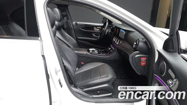 Mercedes-Benz E-Class 2018 — photo 11