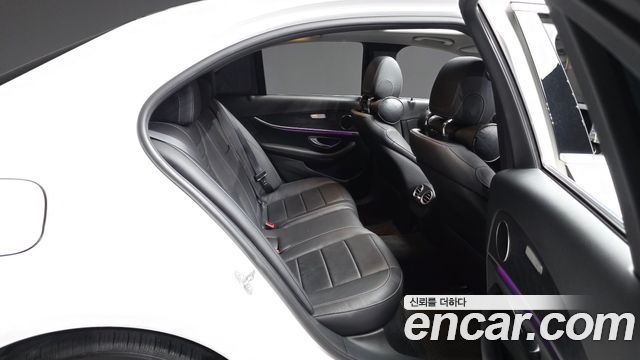 Mercedes-Benz E-Class 2018 — photo 12