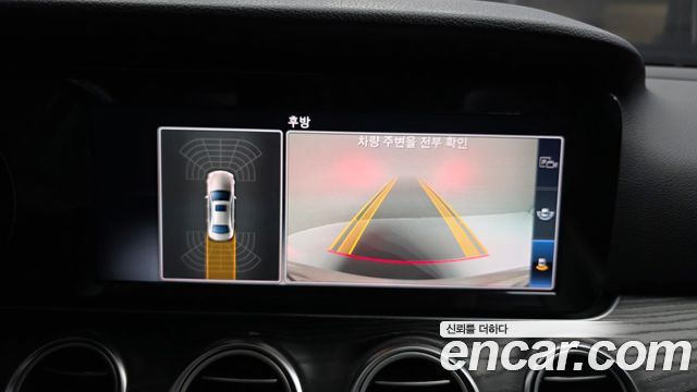 Mercedes-Benz E-Class 2018 — photo 15