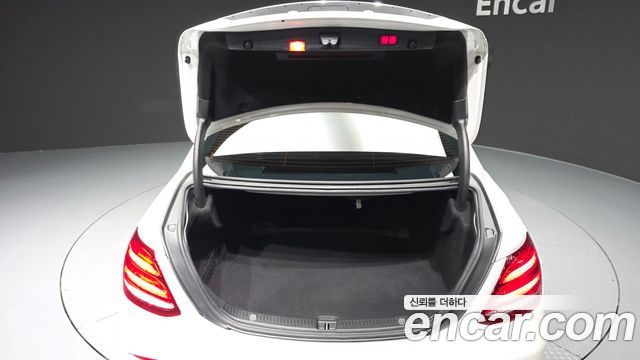 Mercedes-Benz E-Class 2018 — photo 20