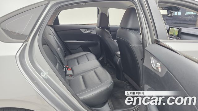 Kia K3 2022 — photo 12